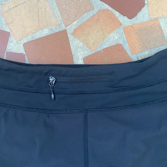 Lululemon Women’s Groovy Run Shorts - Picture 7 of 13